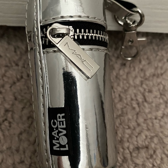 MAc Lovers Lipstick Case - Picture 4 of 6